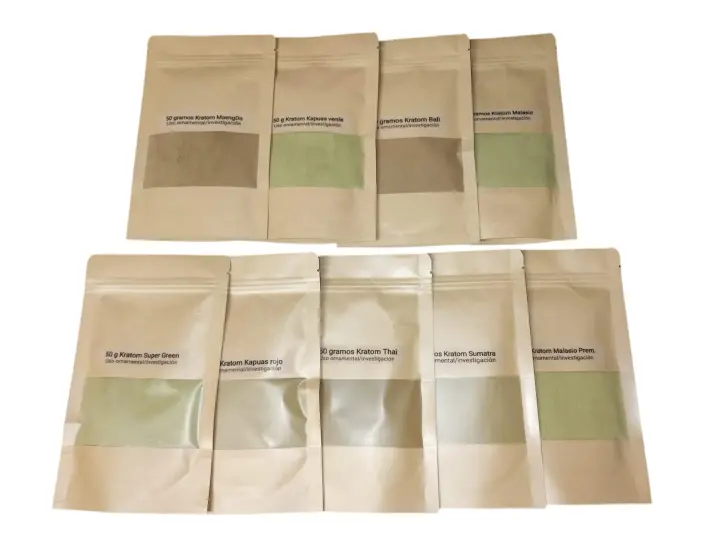 Fotografía de los productos de Kationickratom: hojas de Kratom en polvo en bolsas ZIP termoselladas