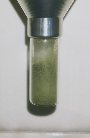 Foto de un extracto de Kratom Super Green elaborado por KationicKratom